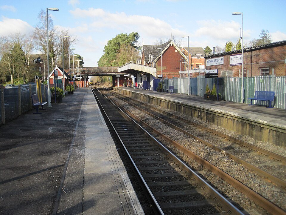 Crowthorne station